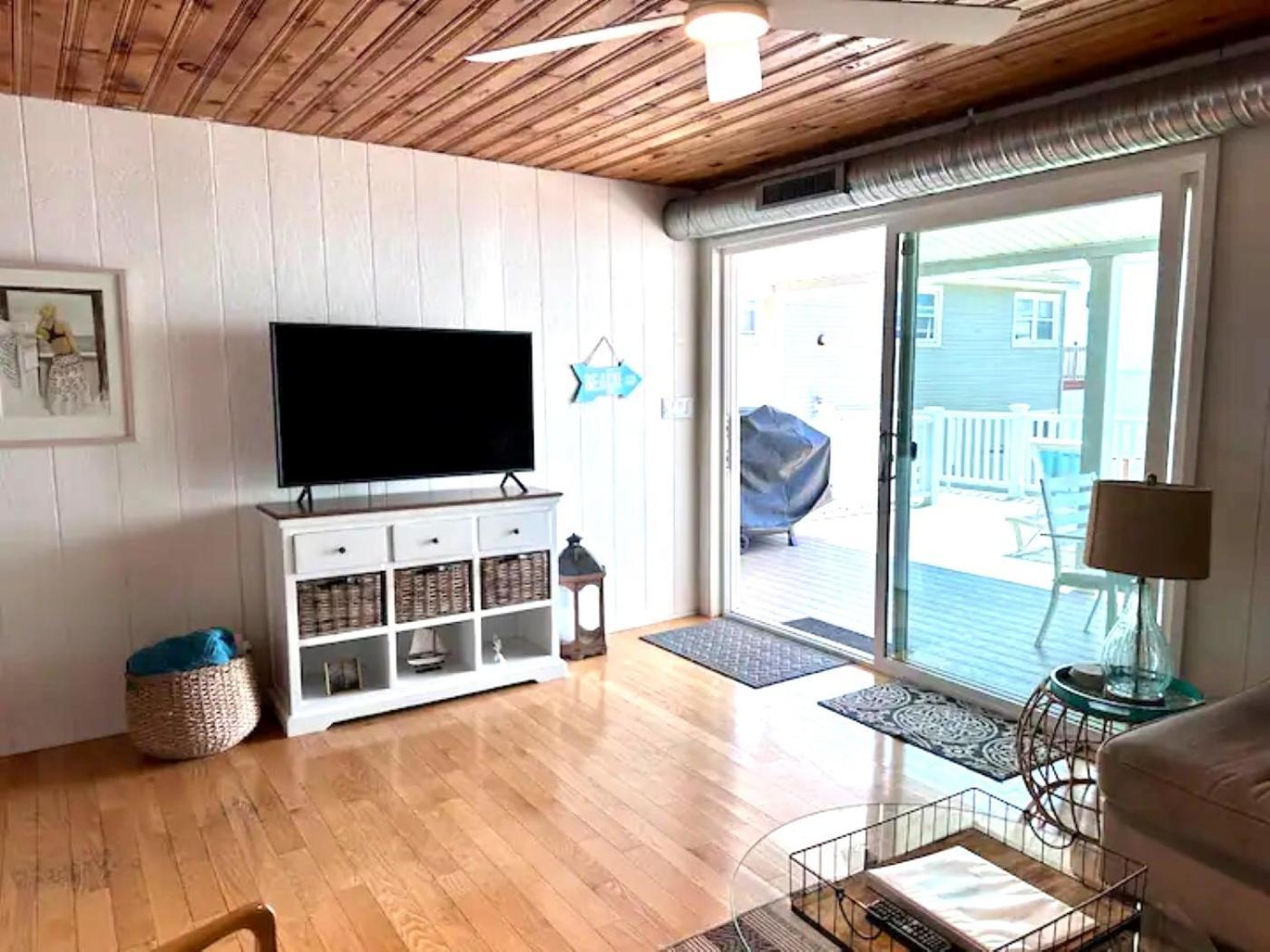 Cozy Beach - Direct Waterfront! East Haven Εξωτερικό φωτογραφία